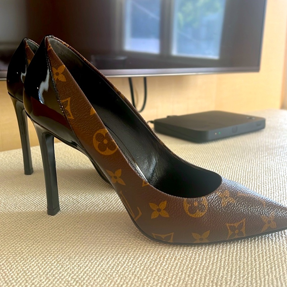 Louis Vuitton signature logo pumps   Worn only once  excellent condition